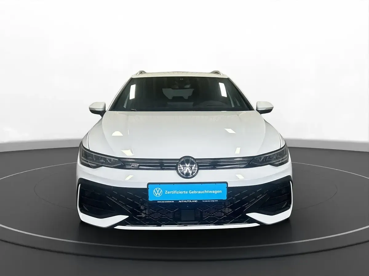 Second-hand VW Golf VIII R-line 150 CP (110 kW) 2025 Alb Break