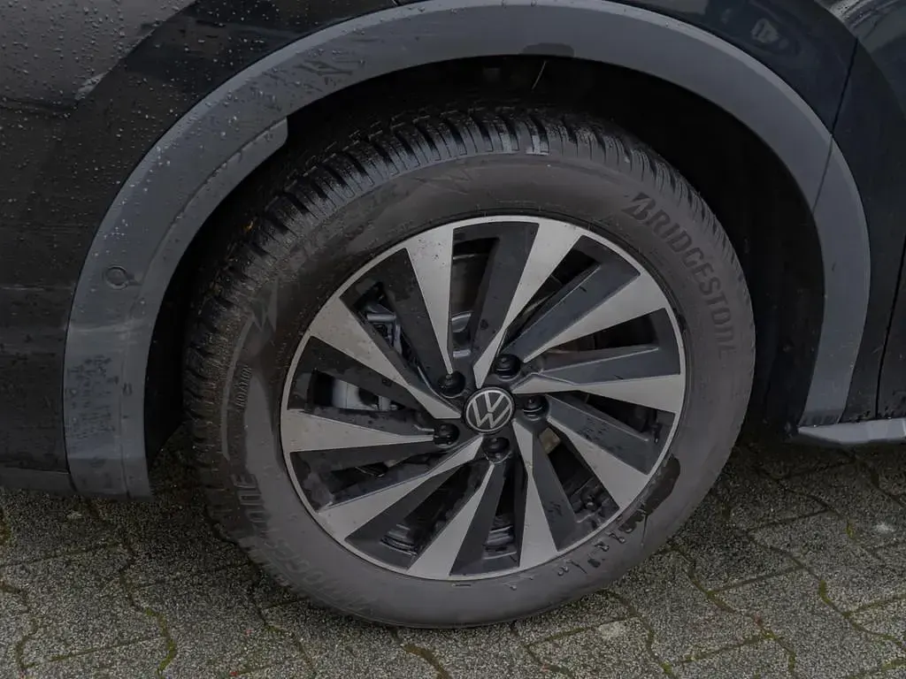 Second-hand VW T-Roc R-line 150 CP (110 kW) 2026 Negru SUV