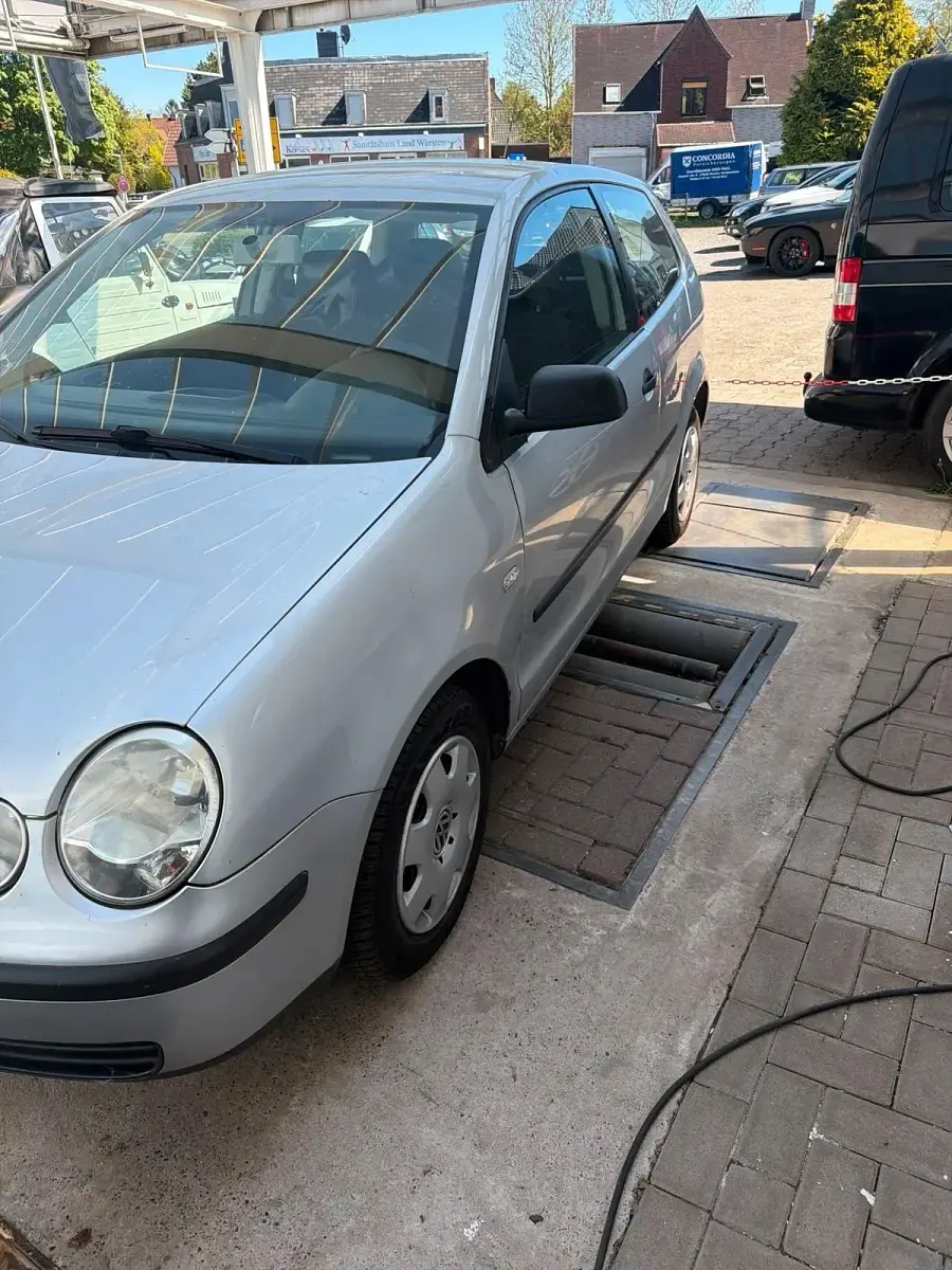 Gebraucht VW Polo 55 PS (40 kW) 2005 Silber Kleinwagen