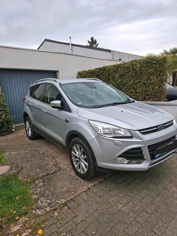 Second-hand Ford Kuga 150 CP (110 kW) 2016 Argintiu SUV