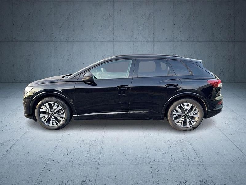 Gebraucht Audi Q4 e-tron Advanced 150 kW (204 PS) 2022 Mythosschwarz metallic SUV