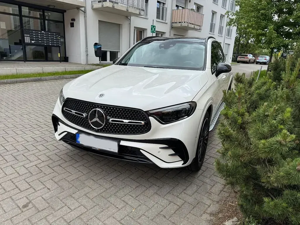 Gebraucht Mercedes GLC200 Advanced 227 PS (166 kW) 2023 Weiß SUV