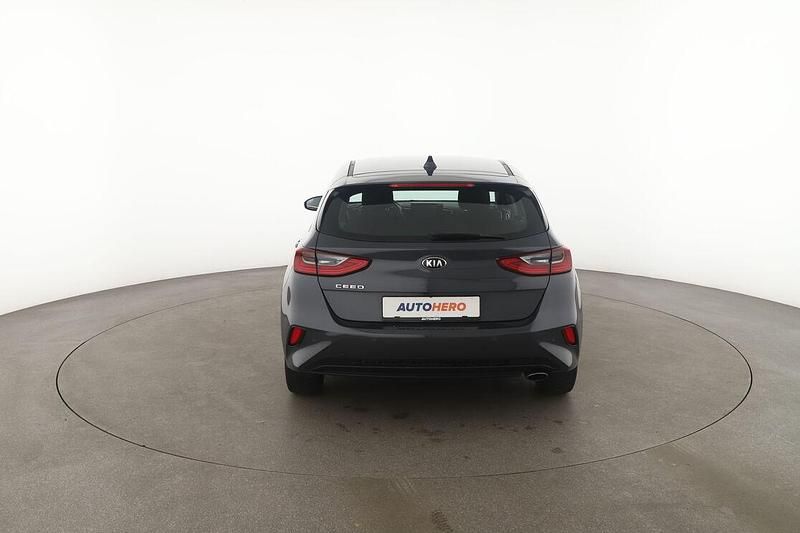 Gebraucht Kia Ceed Vision 140 PS (102 kW) 2020 Grau Kleinwagen