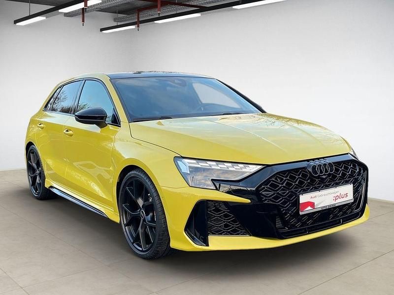 Gebraucht Audi RS3 Sportback Ambiente 400 PS (294 kW) 2025 Pythongelb metallic Kleinwagen