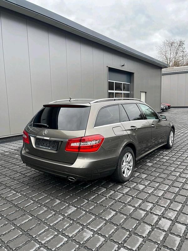 Gebraucht Mercedes E300 230 PS (169 kW) 2012 Braun Kombi