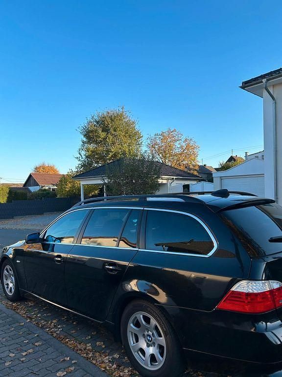 Gebraucht BMW 520 177 PS (130 kW) 2008 Schwarz Kombi