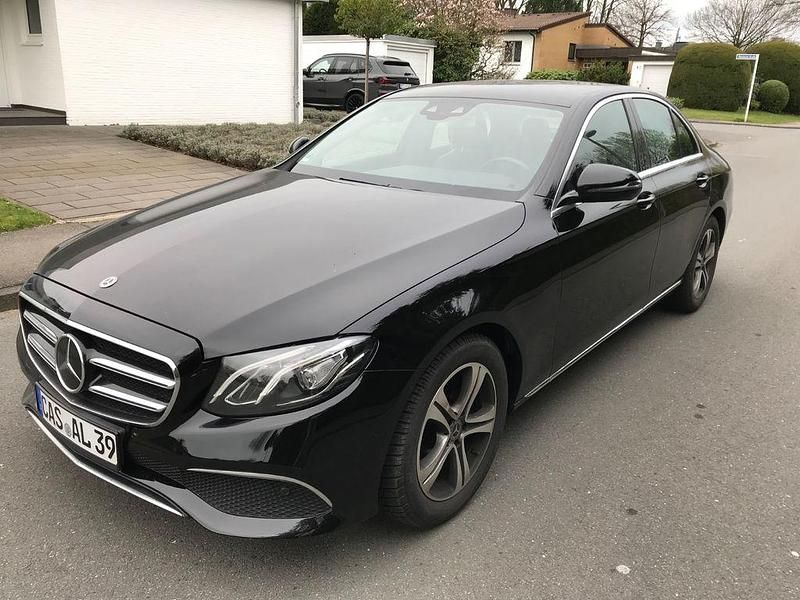 Gebraucht Mercedes E220 194 PS (142 kW) 2018 Schwarz Limousine
