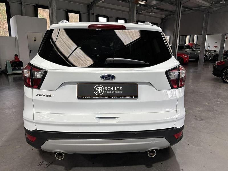 Gebraucht Ford Kuga Titanium 150 PS (110 kW) 2018 Weiß SUV