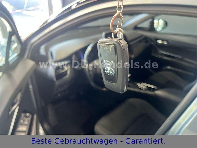 Blau Gebraucht 2020 Toyota C-HR Team SUV | 18.450 € (Guter Preis) - Bild 1/4