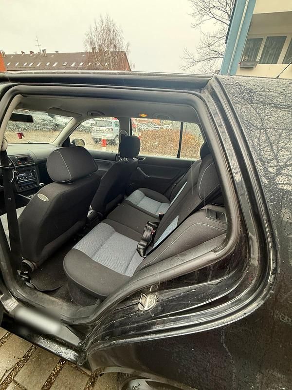 Gebraucht VW Golf IV 75 PS (55 kW) 2003 Schwarz Kleinwagen