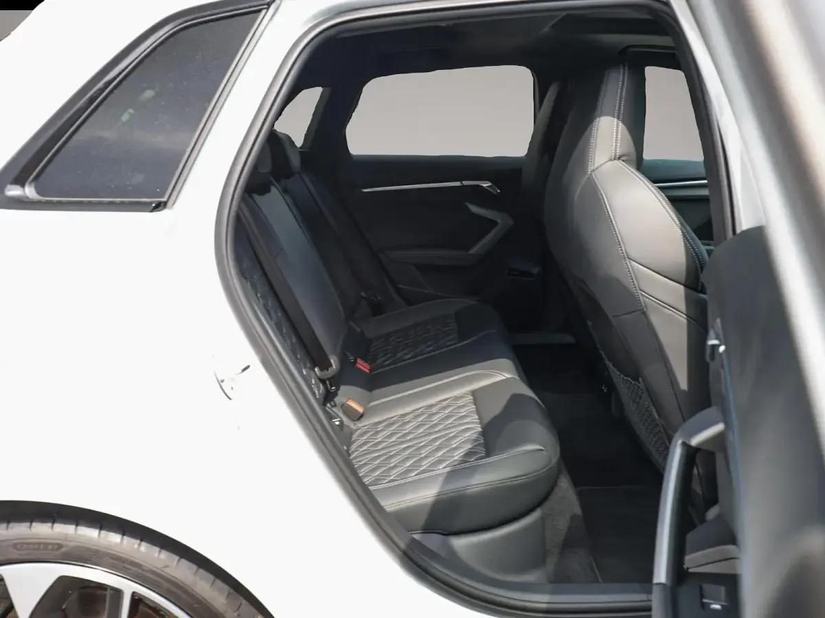Gebraucht Audi S3 333 PS (244 kW) 2025 Manufacturer Limousine