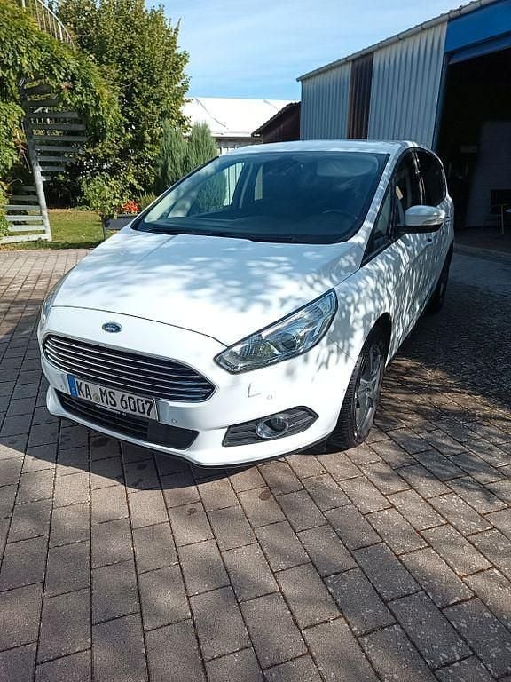 Weiß Gebraucht 2018 Ford S-MAX Trend Van / Kleinbus | 9.600 € (Superpreis) - Bild 1/4