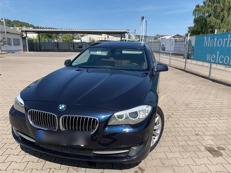 Blau Gebraucht 2012 BMW 525 Luxury Line Kombi | 8.199 € (Superpreis) - Bild 1/4