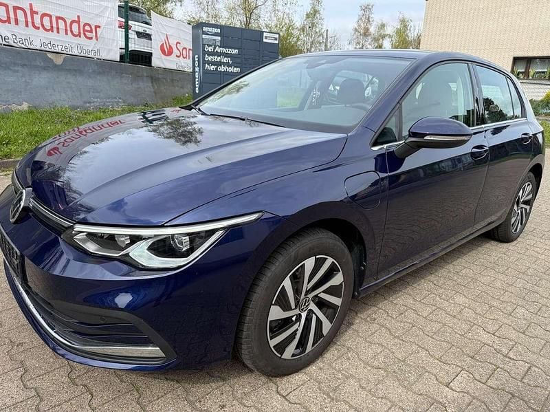 Gebraucht VW Golf VIII 150 PS (110 kW) 2020 Atlantic blue metallic Kleinwagen