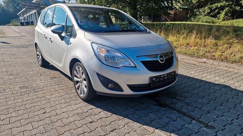 Silber Gebraucht 2010 Opel Meriva Innovation Van / Kleinbus | 5.200 € (Fairer Preis) - Bild 1/4