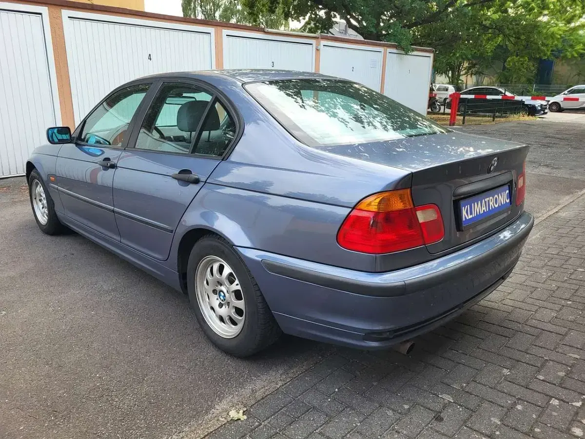 Gebraucht BMW 318 118 PS (86 kW) 1999 Blau Limousine
