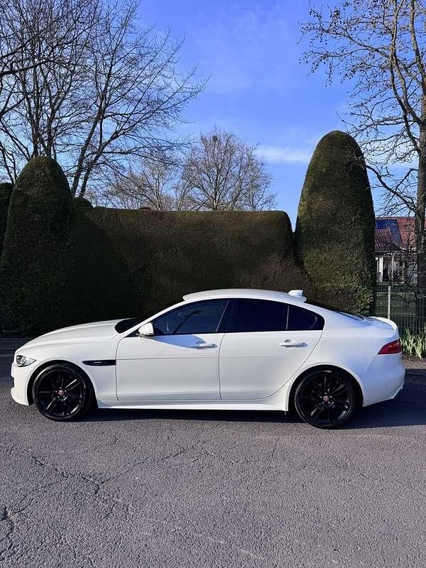Gebraucht Jaguar XE R-Sport 179 PS (131 kW) 2019 Weiß Limousine