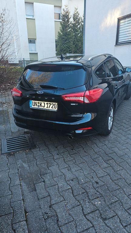 Gebraucht Ford Focus Cool & Connect 125 PS (91 kW) 2022 Schwarz Kombi