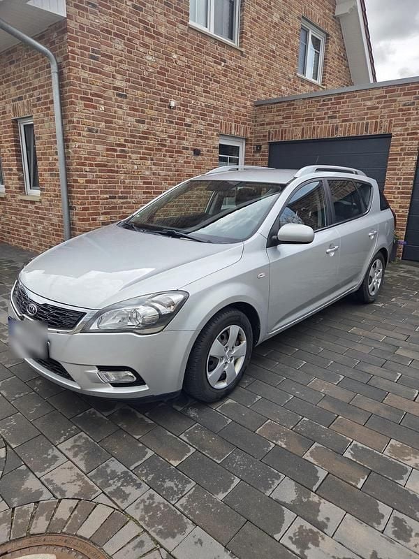 Gebraucht Kia Ceed 90 PS (66 kW) 2011 Silber Kleinwagen