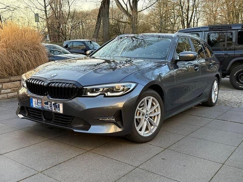 Gebraucht BMW 330 Advantage 258 PS (189 kW) 2019 Grau Kombi