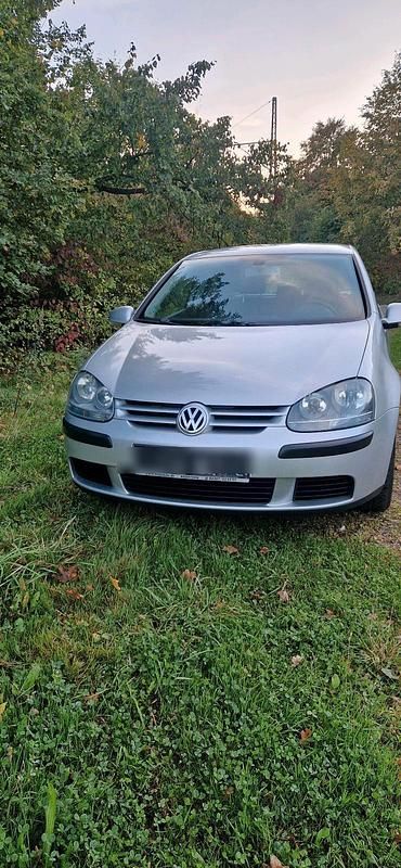 Silber Gebraucht 2004 VW Golf V Kleinwagen | 1.700 € (Teuer) - Bild 1/4