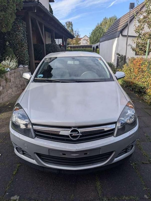Grau Gebraucht 2006 Opel Astra Edition Coupé | 2.800 € (Fairer Preis) - Bild 1/4