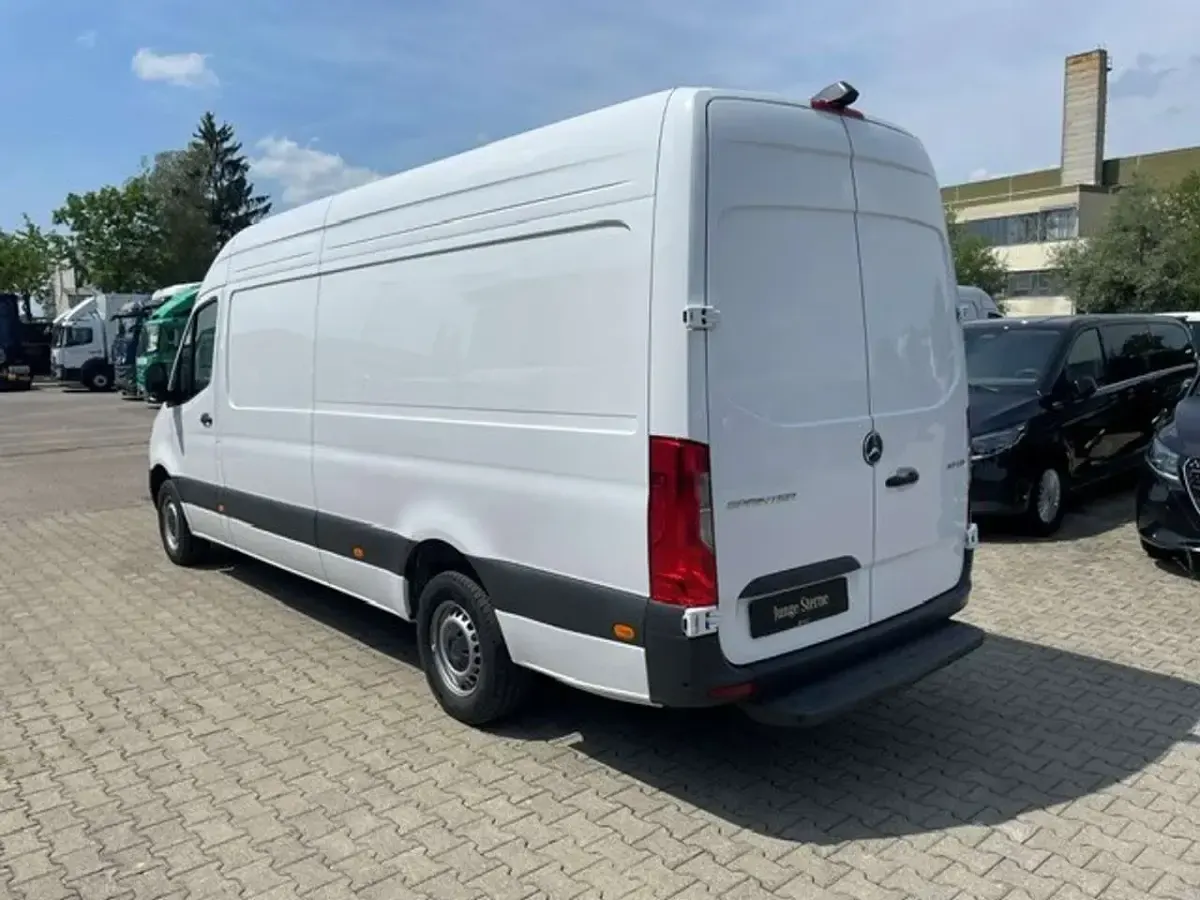 Gebraucht Mercedes Sprinter 170 PS (125 kW) 2025 Weiß Van