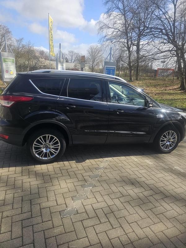 Usata Ford Kuga 140 CV (102 kW) 2014 Nero SUV