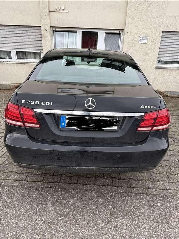 Gebraucht Mercedes E250 Elegance 204 PS (150 kW) 2013 Schwarz Limousine