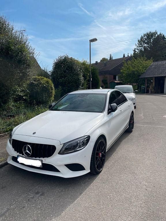 Weiß Gebraucht 2018 Mercedes C300 Avantgarde Limousine | 24.999 € (Guter Preis) - Bild 1/4