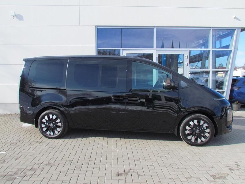 Neu Hyundai Staria Signature 160 PS (117 kW) 2025 Abyss black / mic Van / Kleinbus