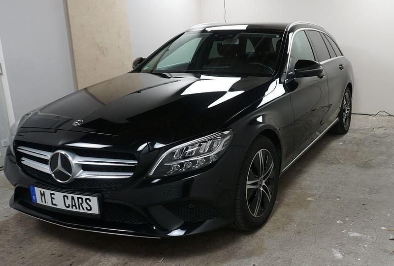 Obsidianschwarz Gebraucht 2021 Mercedes C180 Kombi | 26.900 € (Superpreis) - Bild 1/4