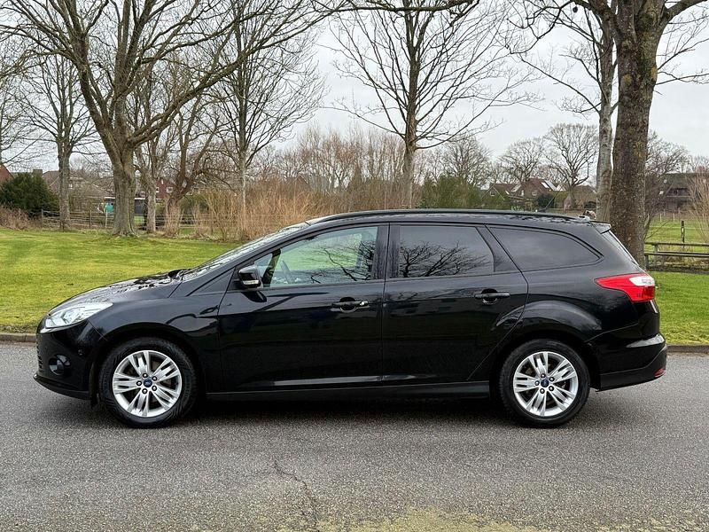 Schwarz Gebraucht 2014 Ford Focus Kombi | 6.500 € (Fairer Preis) - Bild 1/4