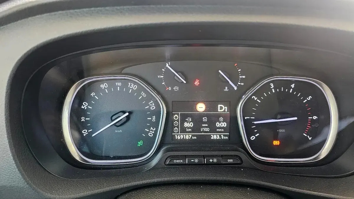 Gebraucht Peugeot Traveller Allure 177 PS (130 kW) 2016 Silber Van / Kleinbus