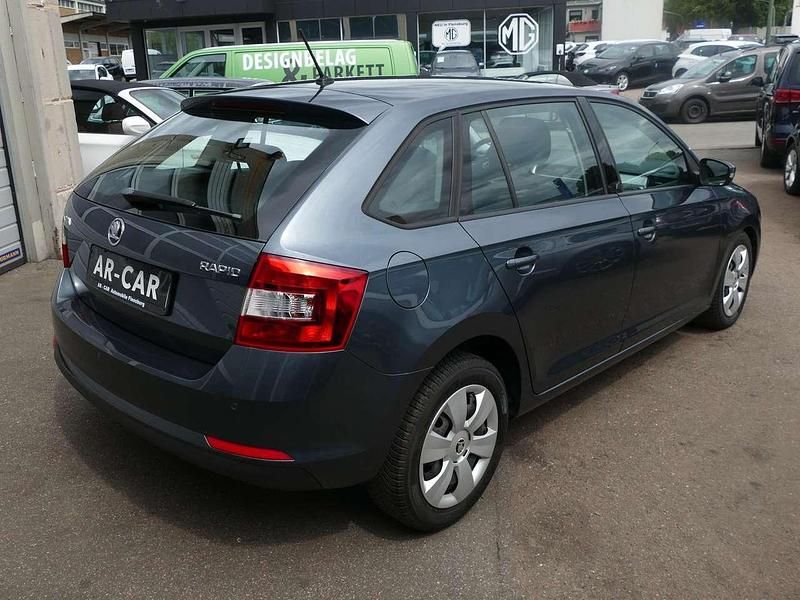 Gebraucht Skoda Rapid 90 PS (66 kW) 2016 Grau Kleinwagen