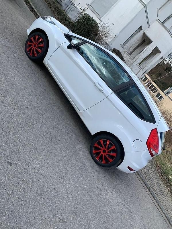 Gebraucht Ford Fiesta 97 PS (71 kW) 2011 Weiß Kleinwagen