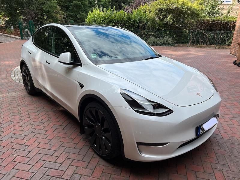 Weiß Gebraucht 2022 Tesla Model Y Performance SUV | 33.500 € (Guter Preis) - Bild 1/4