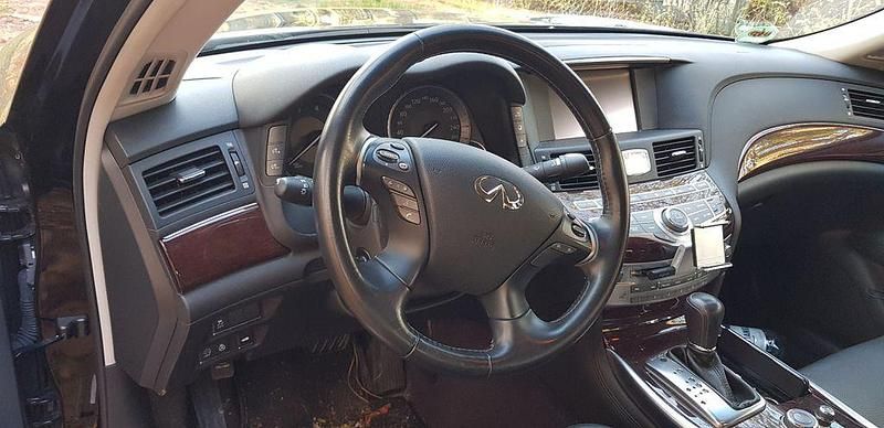 Gebraucht Infiniti Q70 Premium 170 PS (125 kW) 2017 Schwarz Limousine