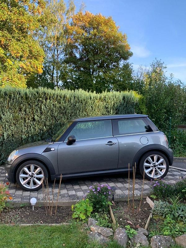 Grau Gebraucht 2009 Mini Cooper Kleinwagen | 5.000 € - Bild 1/4