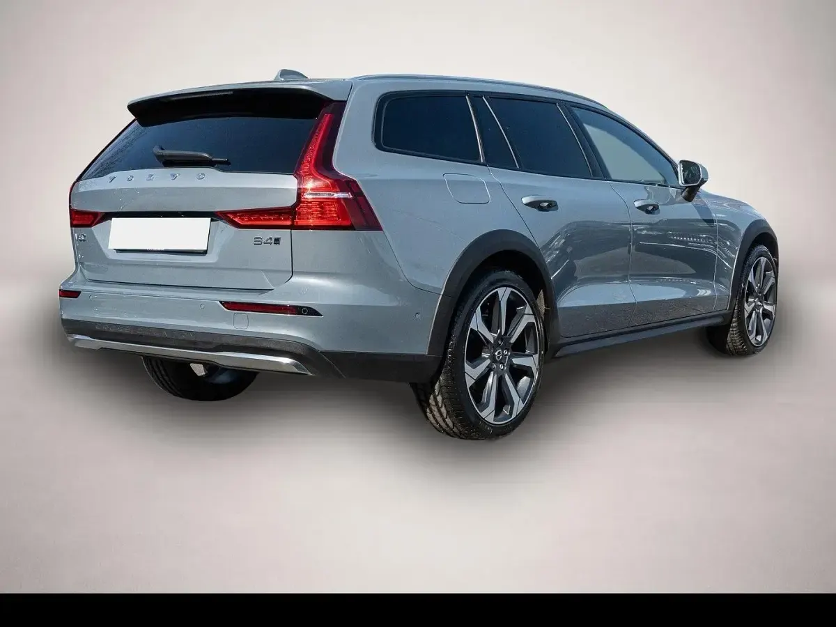 Gebraucht Volvo V60 CC Plus 197 PS (144 kW) 2024 Manufacturer Kombi