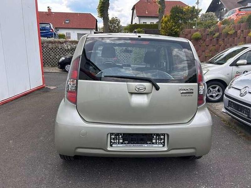 Gebraucht Daihatsu Sirion 91 PS (66 kW) 2011 Silber Kleinwagen