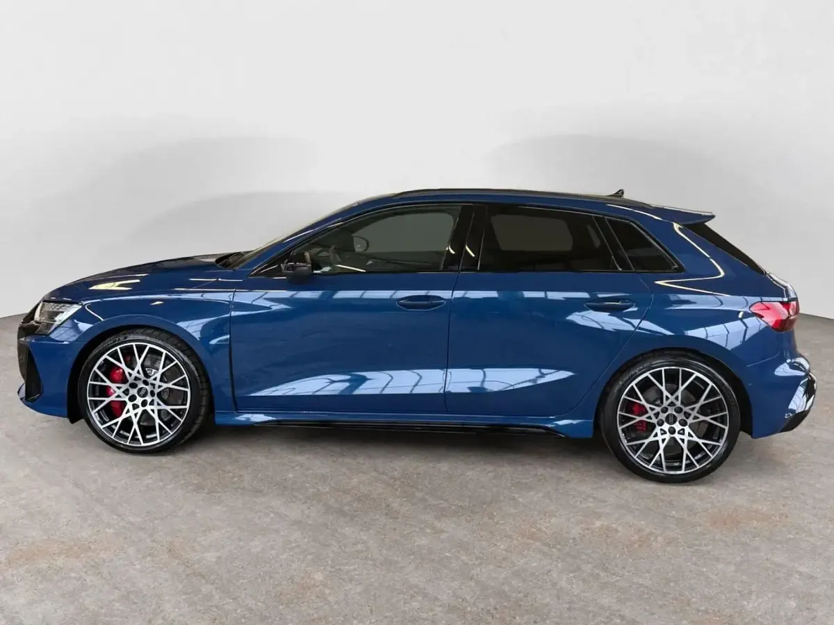 Gebraucht Audi RS3 Sportback Ambiente 400 PS (294 kW) 2025 Ascariblau metallic Kleinwagen