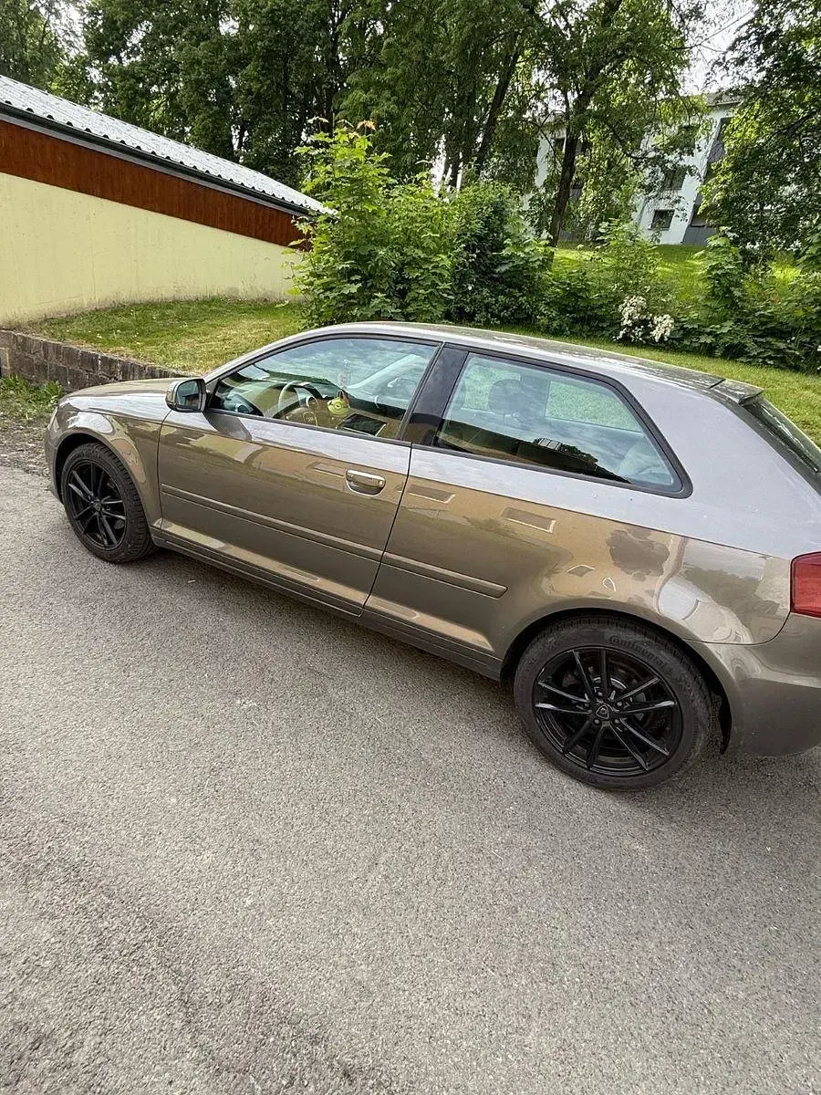 Gebraucht Audi A3 Attraction 105 PS (77 kW) 2011 Grau Kleinwagen