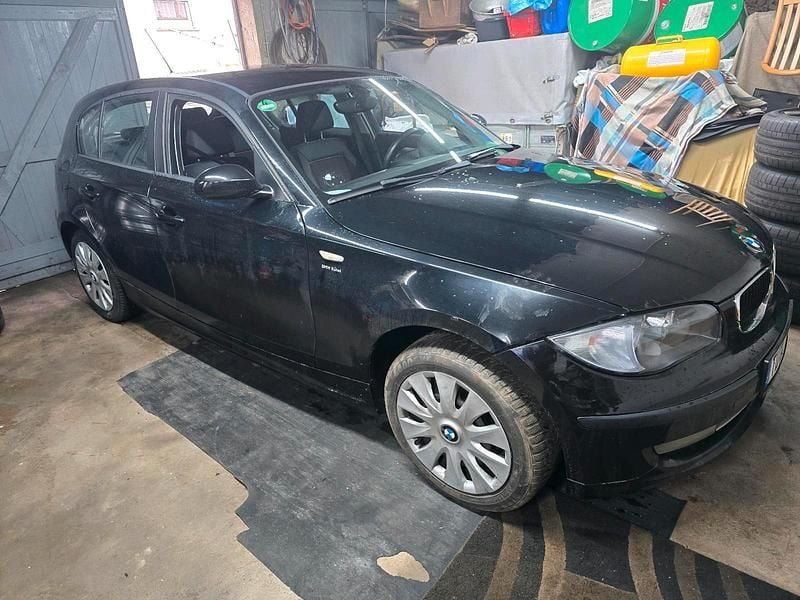 Gebraucht BMW 116 122 PS (89 kW) 2009 Schwarz Kleinwagen