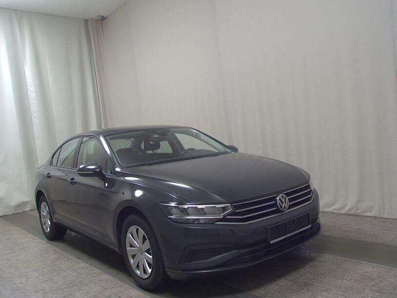 Gebraucht VW Passat 150 PS (110 kW) 2020 Uranograu Limousine