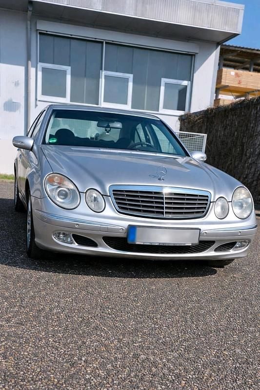Gebraucht Mercedes E200 163 PS (119 kW) 2004 Grau Limousine