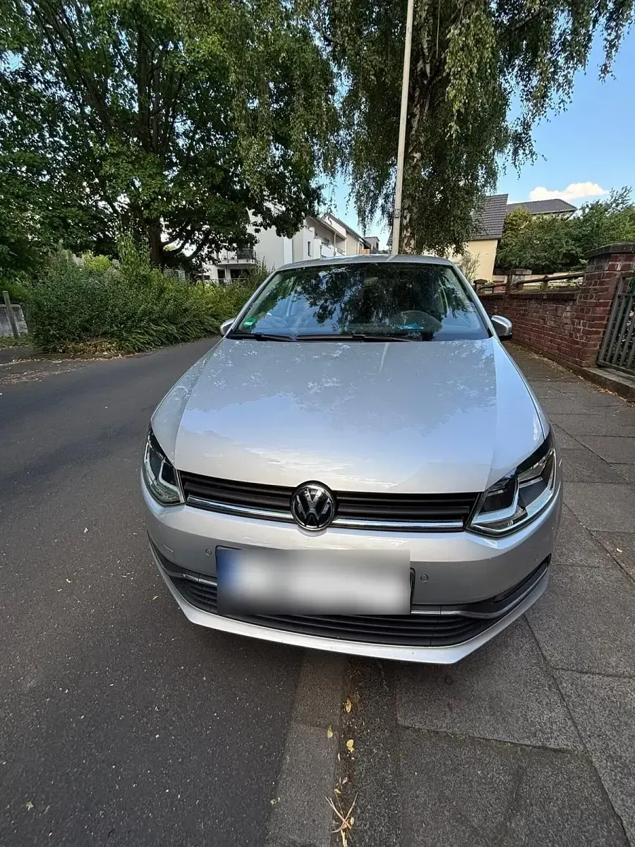 Gebraucht VW Polo 90 PS (66 kW) 2015 Silber Limousine