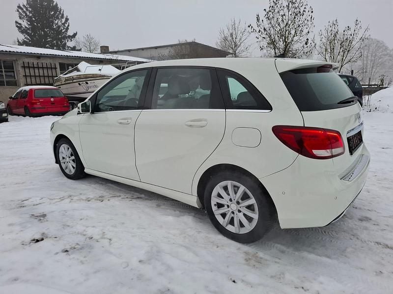Gebraucht Mercedes B180 109 PS (80 kW) 2015 Weiß Van / Kleinbus