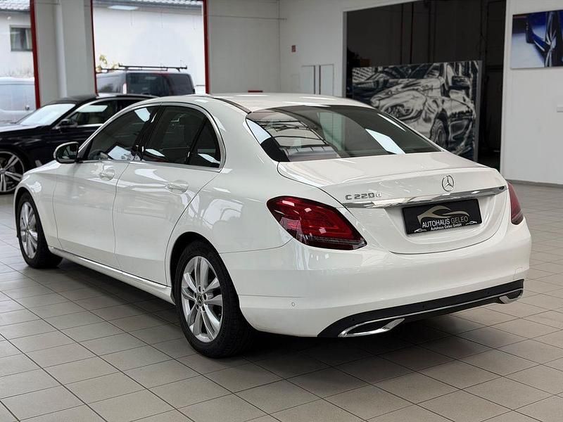 Gebraucht Mercedes C220 194 PS (142 kW) 2019 Weiß Limousine