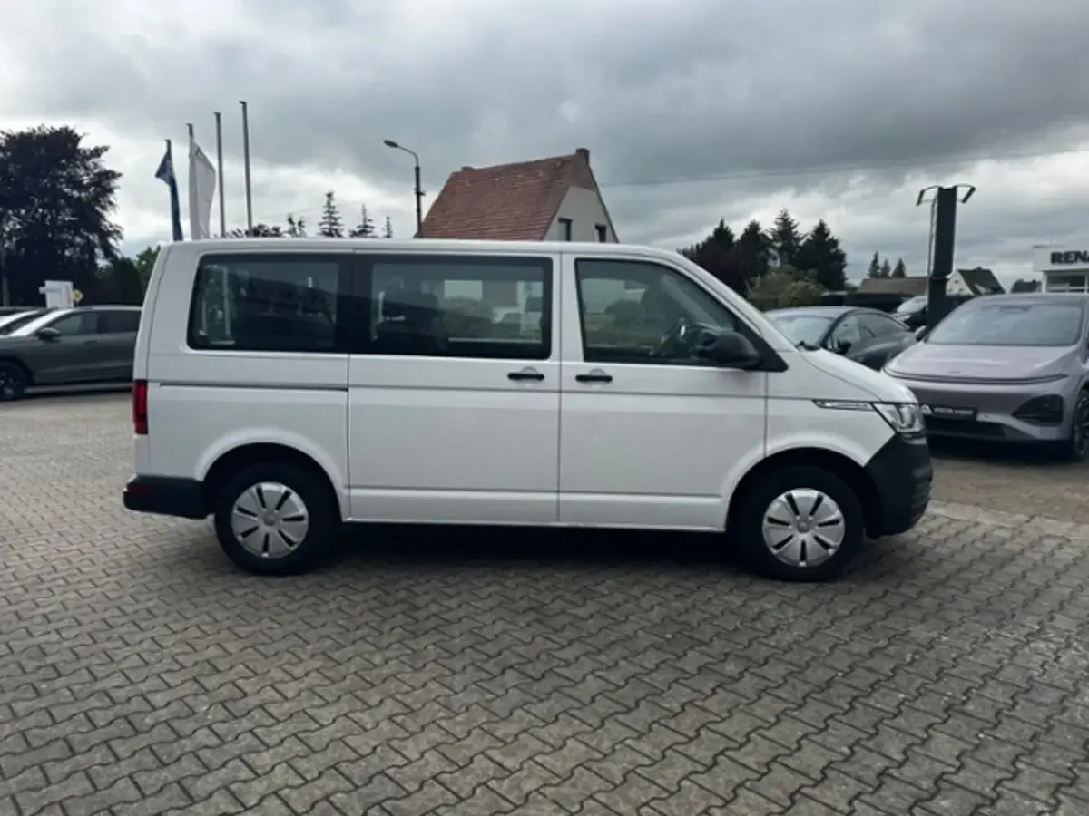 Gebraucht VW Caravelle Trendline 110 PS (80 kW) 2022 Van